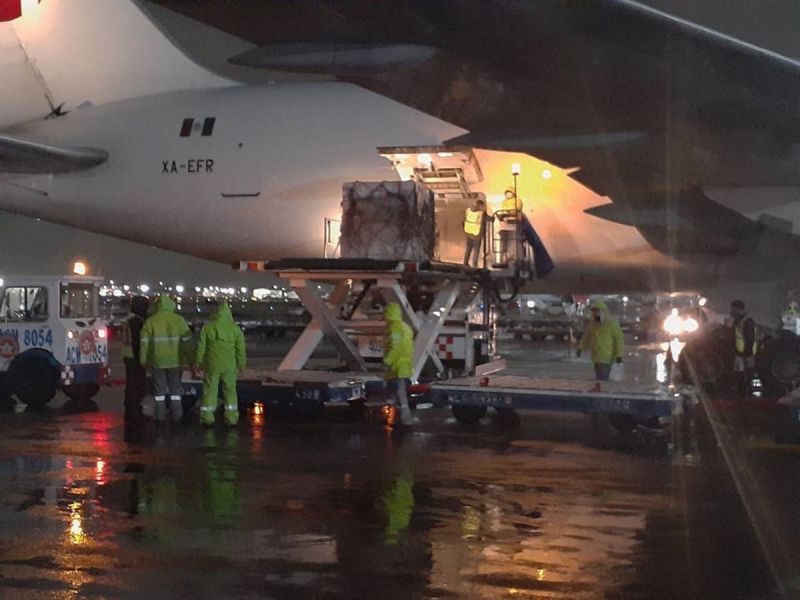 Llega al AICM lote con 643 mil 500 vacunas de Pfizer contra covid-19