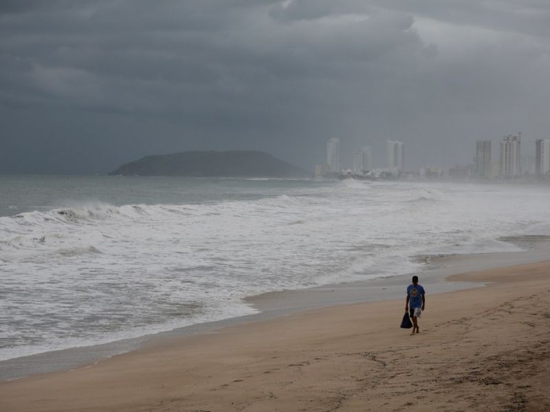 Huracán ‘Pamela’ toca tierra en Sinaloa