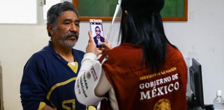 Lola movilizada: Construye su propio padrón para beneficiarios de programas de AMLO