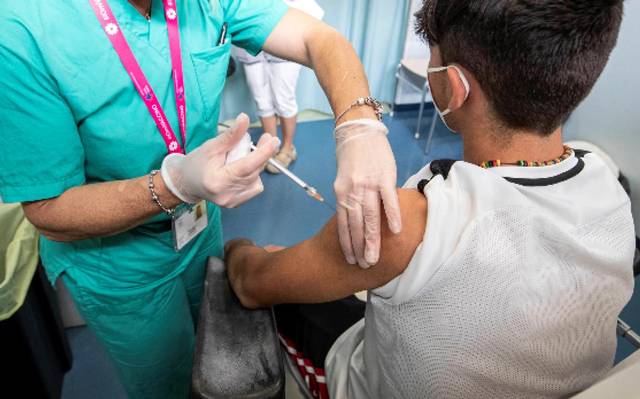 Vacunarán a adolescentes sin comorbilidades; habilitan plataforma