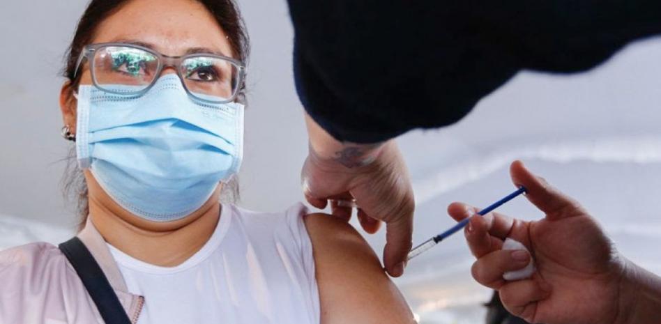 Casos positivos a COVID en su nivel más bajo de los últimos dos meses