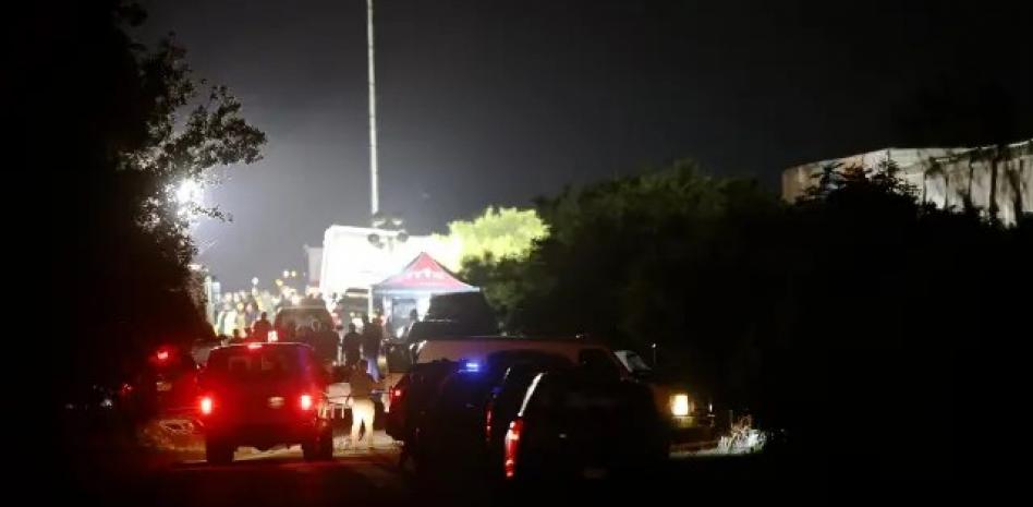 Se eleva a 27 los mexicanos muertos tras ser abandonados en un tráiler en Texas