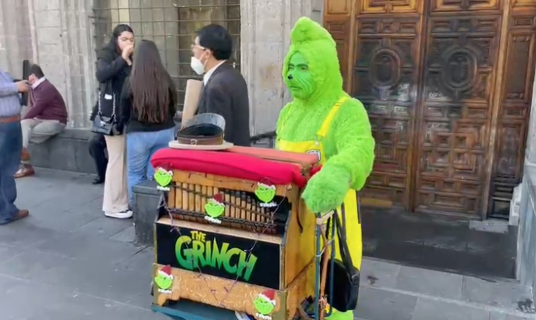 El Grinch se roba la Navidad en el Centro Histórico, así puedes conocerlo