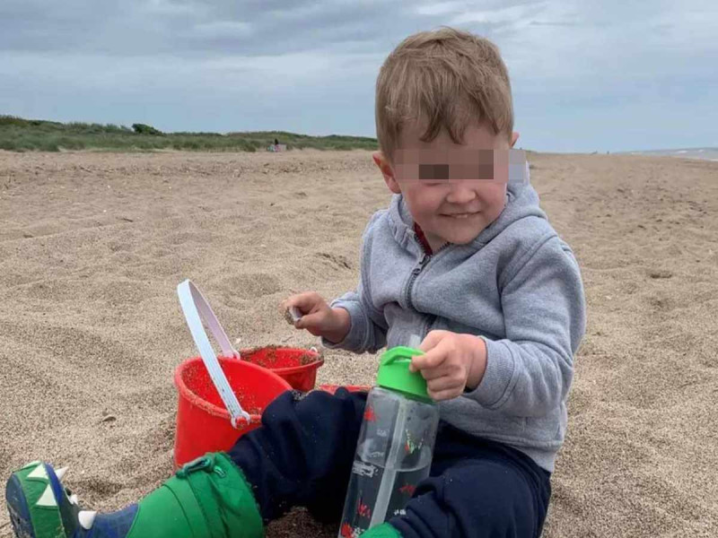 Madrastra golpea mortalmente a su hijo y manda el video agonizando a su padre