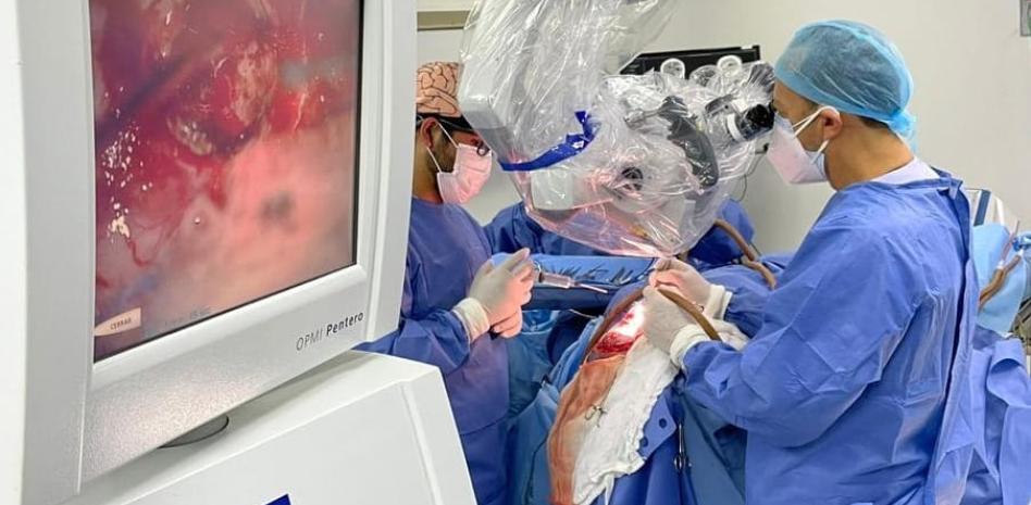 Implante de chip cerebral en pacientes con Parkinson: ¿Cómo funciona?