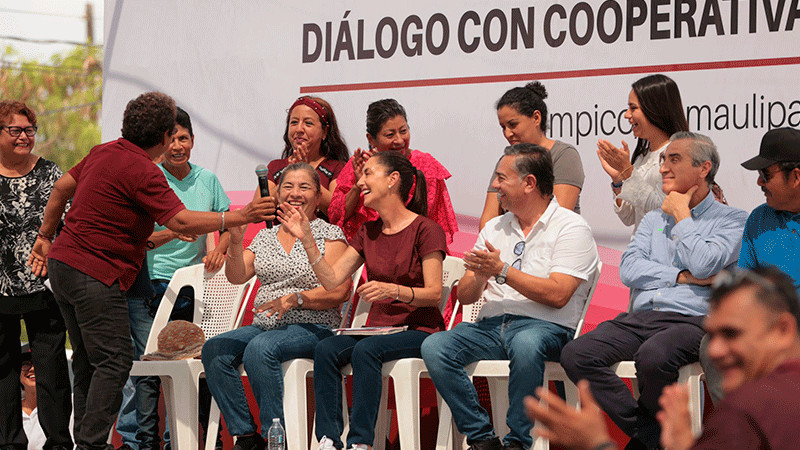 Claudia Sheinbaum recoge los sentimientos de mujeres despicadoras y pescadores en Tampico, Tamaulipas