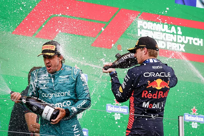 Fernando Alonso analiza dominio total de Max Verstappen