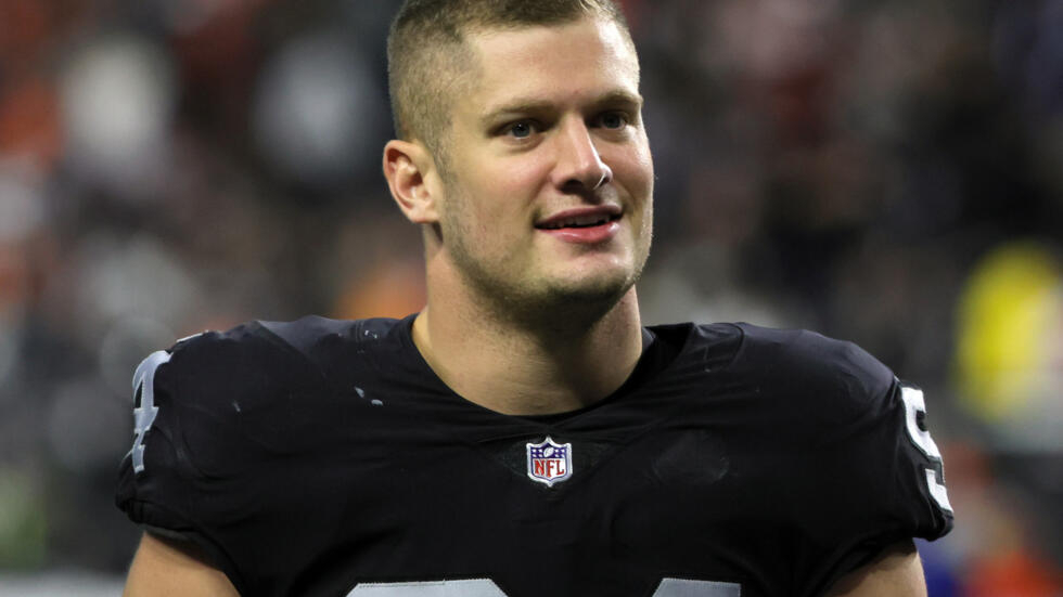 Carl Nassib, primer jugador en declararse gay, se retira de la NFL