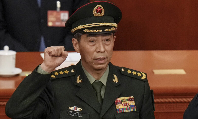China anuncia la destitución de su ministro de Defensa, que llevaba dos meses desaparecido