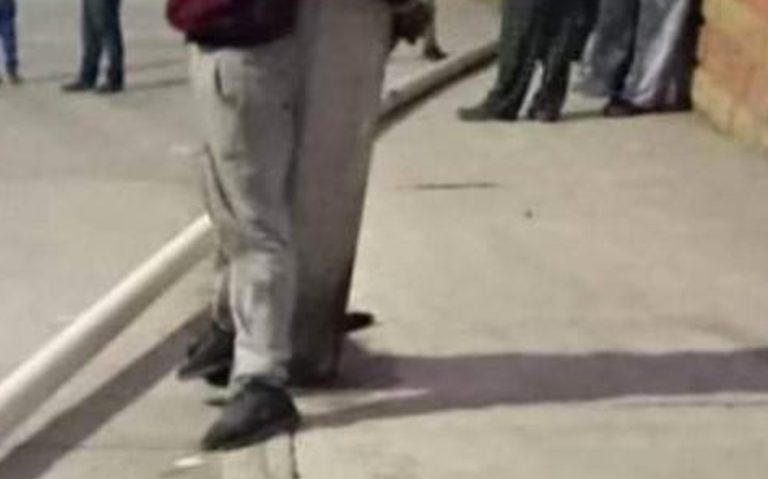 Hombre es atado a un poste tras intentar de robar escuela en Amozoc