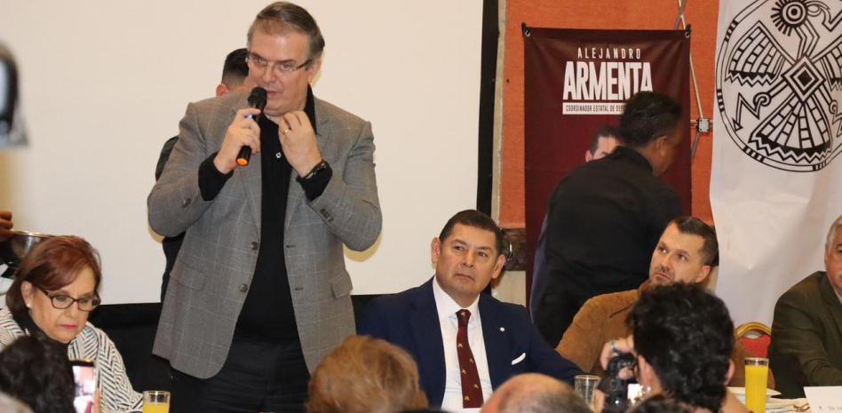 Reaparece Marcelo Ebrard en Puebla junto a Alejandro Armenta