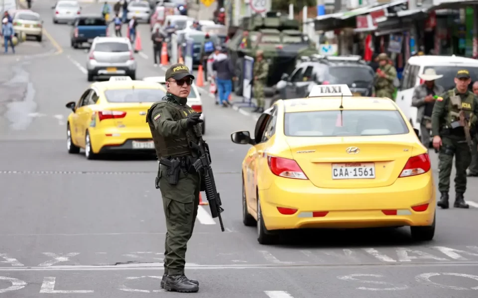 Ecuador advierte a sus soldados por posible envenenamiento en comida donada