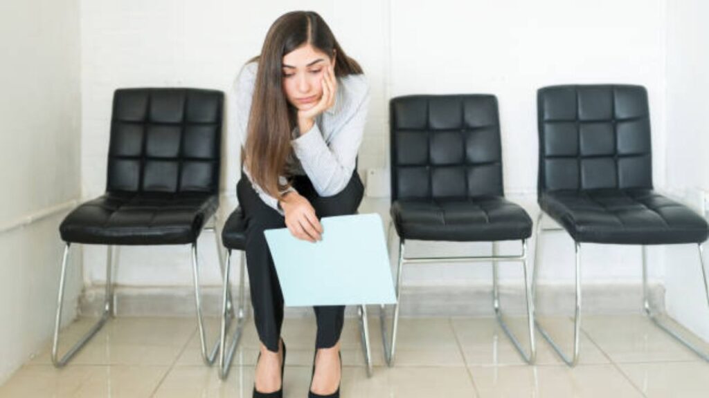 Registra ligera disminución creación de empleos en enero