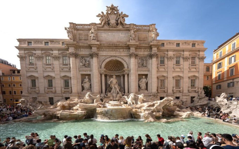 Estudian el pago de una cuota por visitar la Fontana di Trevi en Roma