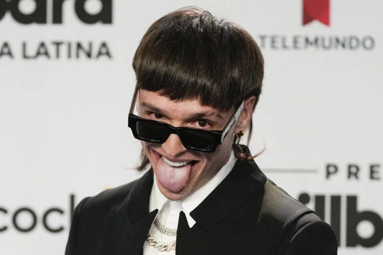 Señalan a “Peso Pluma” y a “Markitos Toys” como colaboradores del narco