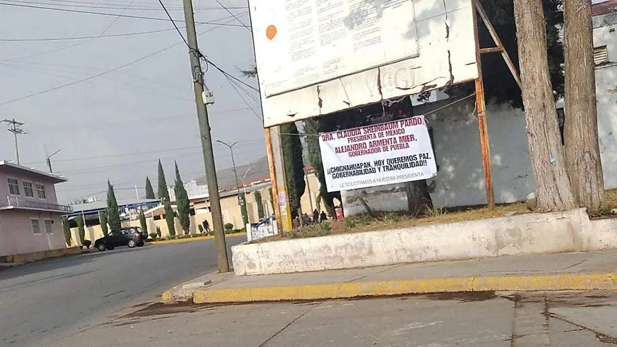 Aparecen lonas en Chignahuapan donde piden tranquilidad y paz