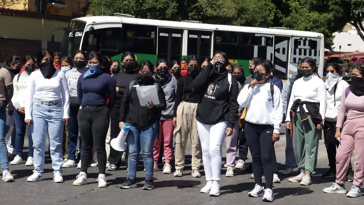 Liberan normalistas el Bulevar 5 de Mayo tras horas de bloqueo