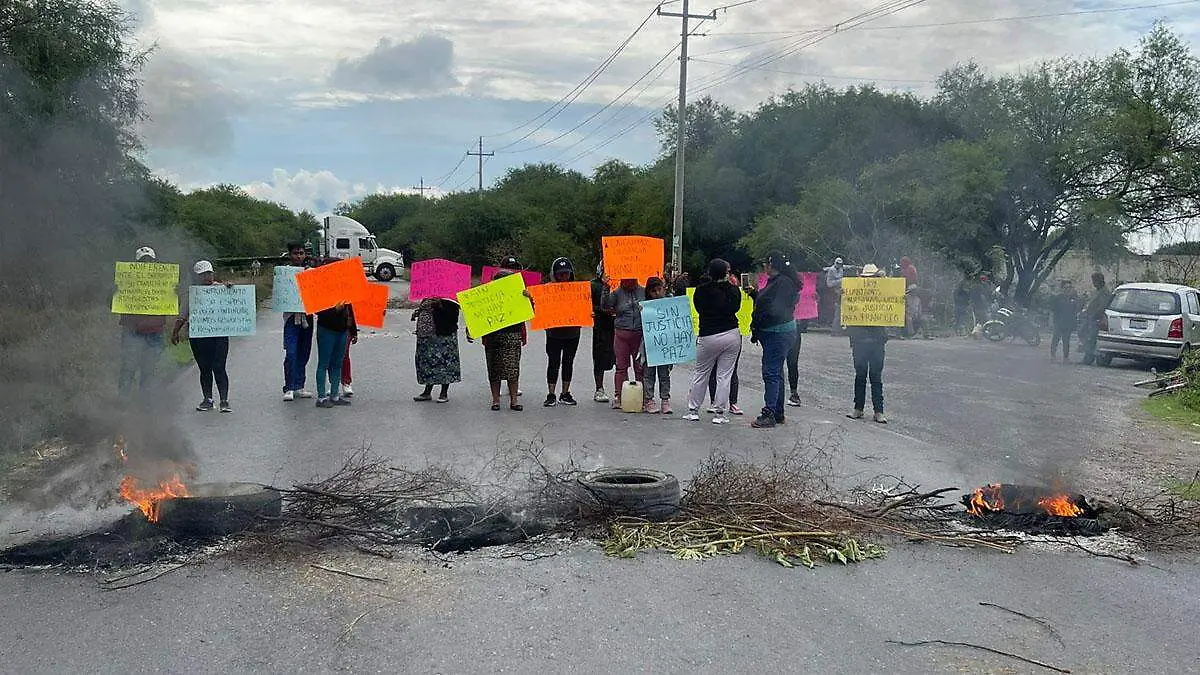 Familiares de joven muerto exigen indemnización a Patsa; bloquean vialidad