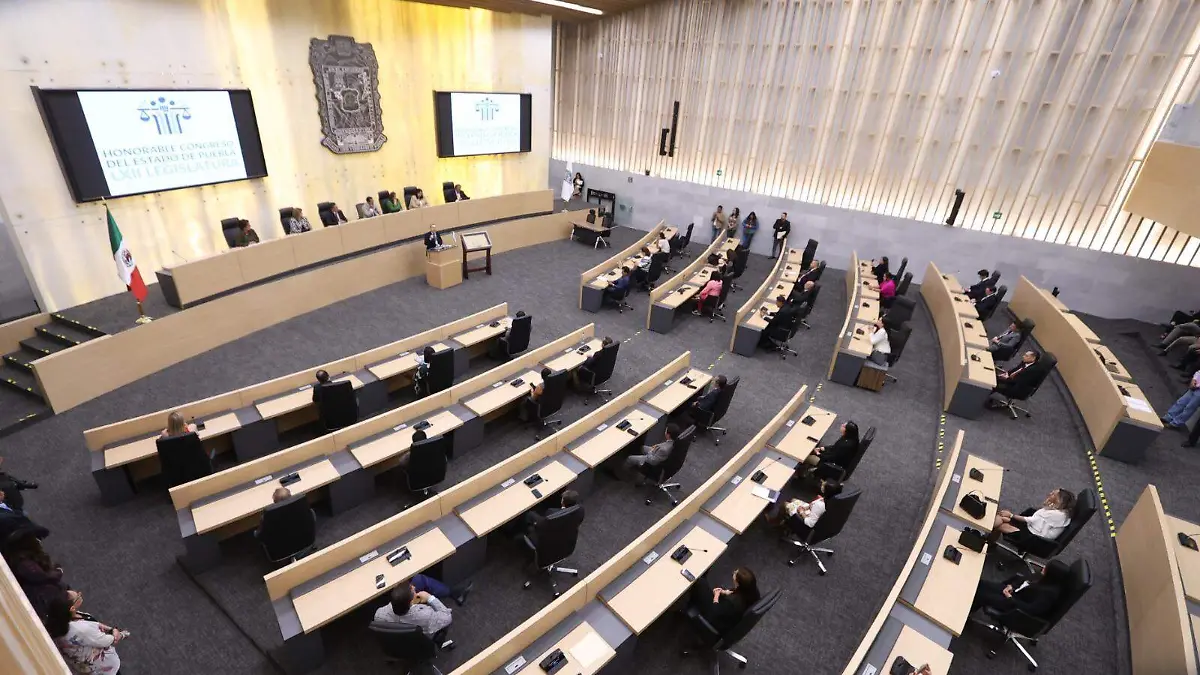Congreso de Puebla rompe su propia ley para avalar iniciativas oficialistas “al vapor”