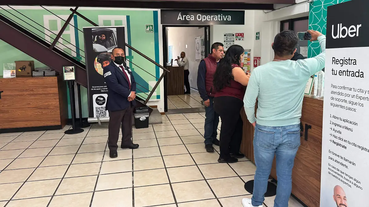 Uber y DiDi en Puebla exigen a choferes ingresos de 20 mil pesos para darles seguridad social