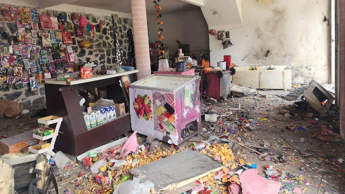 Al soldar una cortina, chispa hace explotar pirotecnia en Tlahuapan