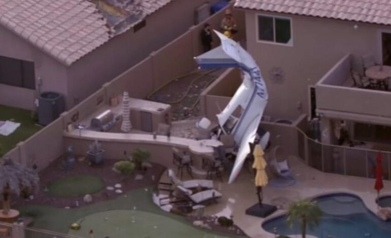 Tragedia aérea: avioneta de entrenamiento impacta en zona residencial de Arizona